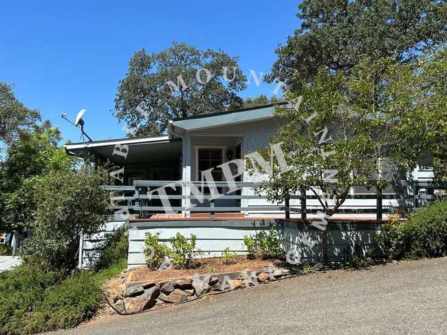 373 Lodgeview Dr
