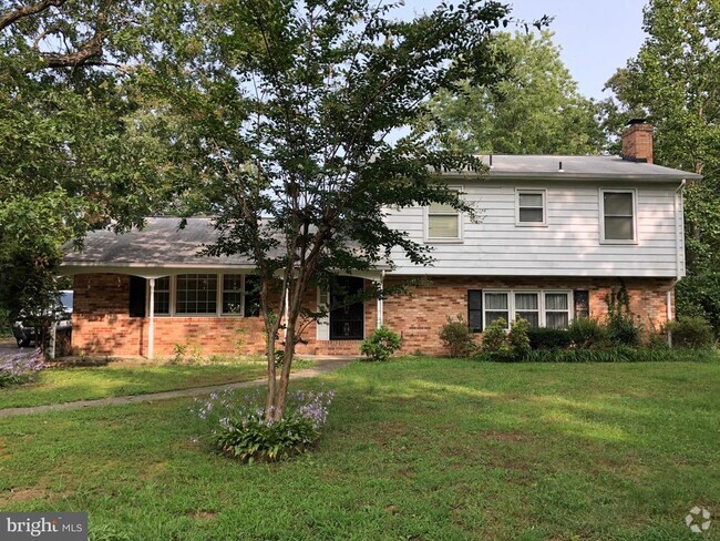 Building Photo - 6825 Ridgeway Dr Rental