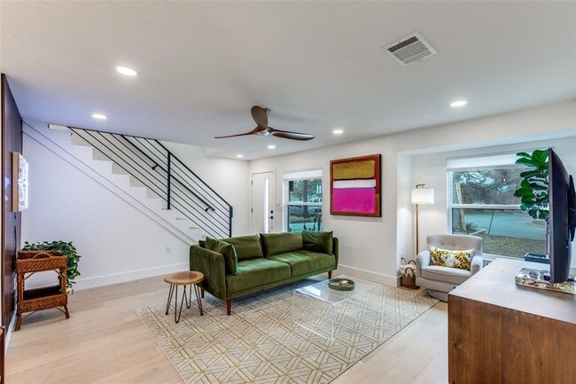 Photo - 2209 Fair Oaks Dr