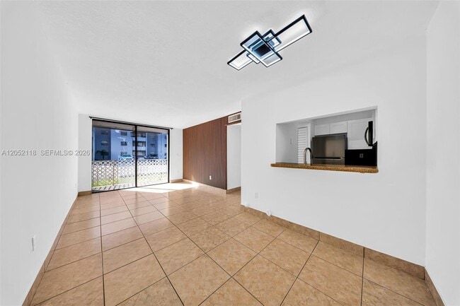 Building Photo - 8145 NW 7th St Unit 111