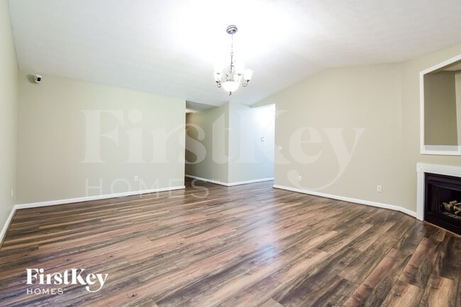 Photo - 738 Trickle Ln