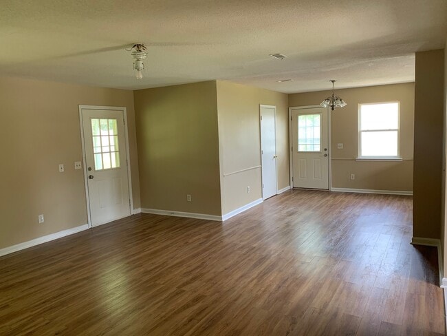 Photo - 2705 Nottingham Way