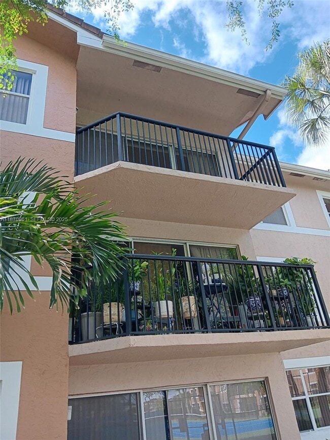 Photo - 8821 Wiles Rd Unidad 308