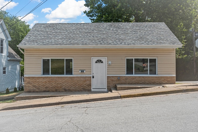 Photo - 800 N 4th St