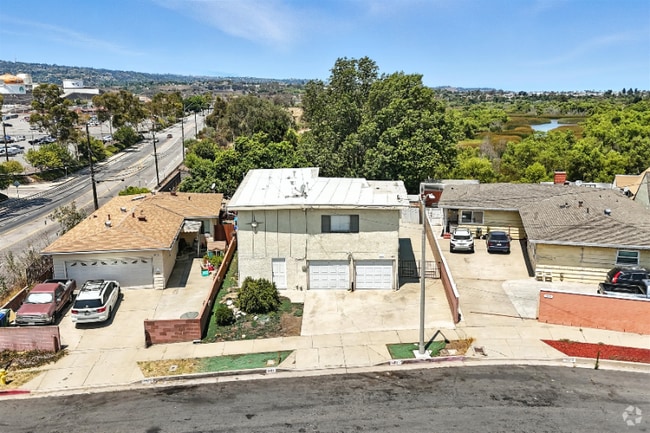 Building Photo - 1467 N Campus Ave Rental