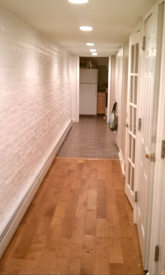 Photo - 420 F St NE Unidad 420 F St NE B