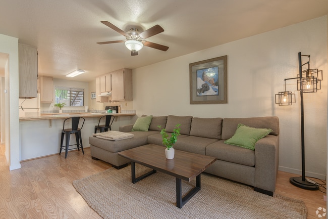 Photo - Pomona West Student Apartments