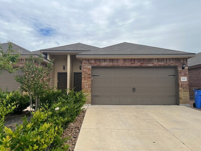 Building Photo - Luxury 3/2 Duplex in Seguin, Texas Rental
