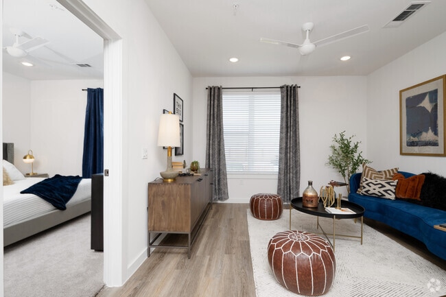 1BR, 1BA - 713SF