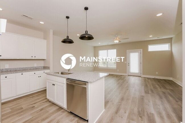 Photo - 3 Bedroom Pet-Friendly Home in Gallatin, TN with Main Street Renewal