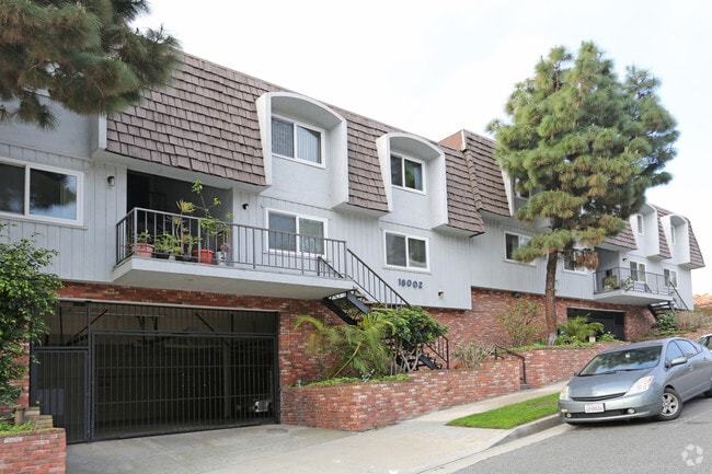 Photo - 18000-18004 Coastline Dr