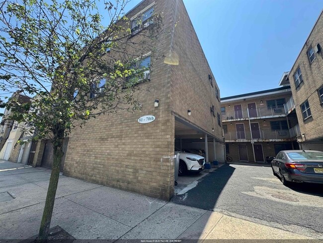 Photo - 81 70th St Unidad 10 Rental