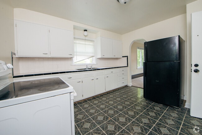 Building Photo - 209 Kedzie St Unit Apartment #2