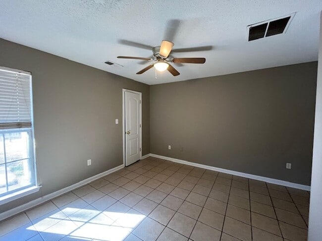 Photo - Renovated 3 Bedroom 2 Bath Townhouse for Rent!