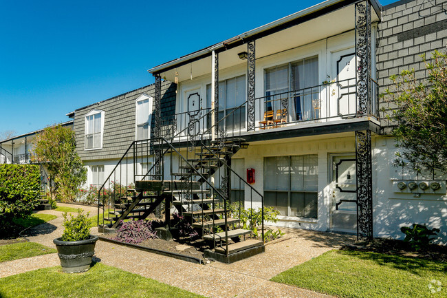 Inverness Baytown - Inverness Baytown Apartments