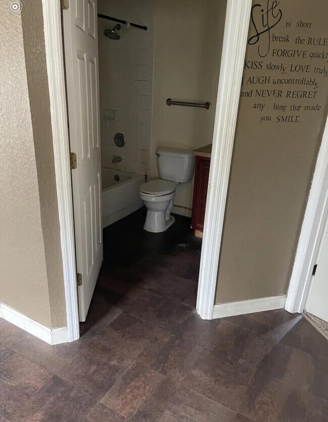 Photo - 205 Adams St