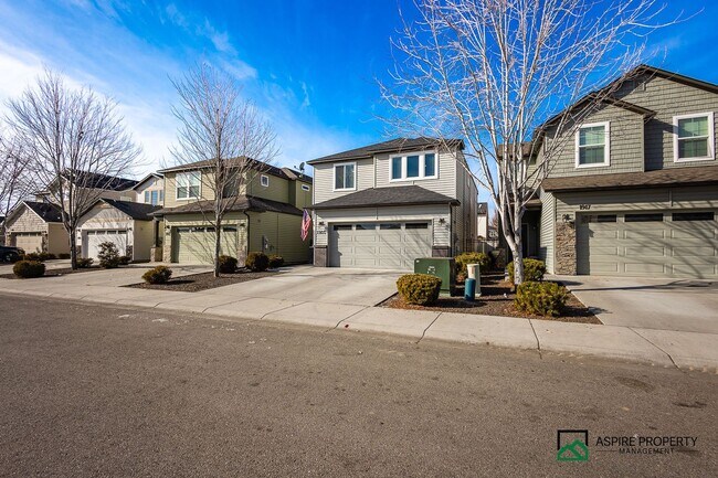 Photo - Heart of Meridian 4 Bed 3 Bath