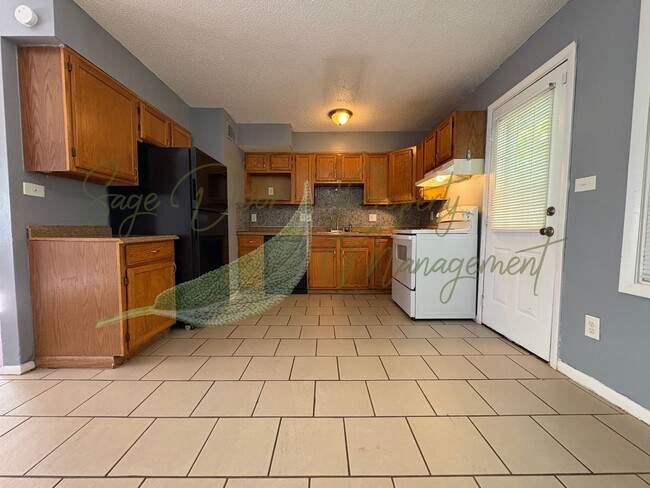 Photo - RANCH STYLE HOME!!!