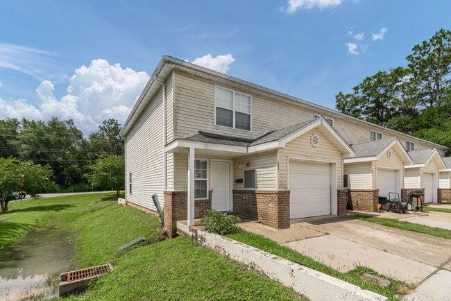 Photo - 100 Corwin Dr