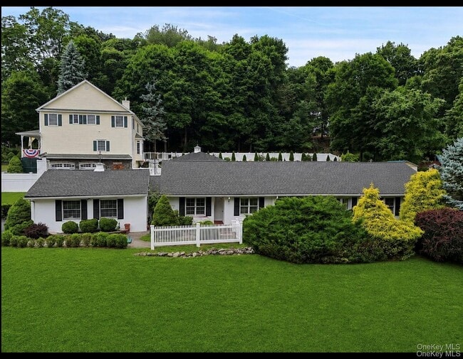 Building Photo - 14 Brisman Dr