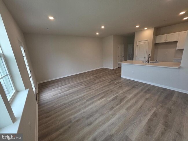 Photo - 57 Alexander Wy