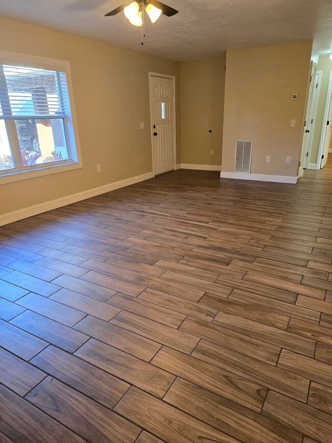 Photo - Gorgeous 3/2/1 on Large Property