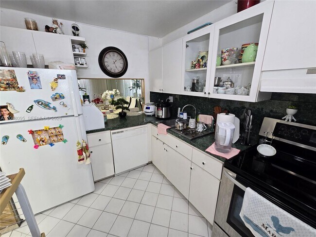 1555 W 44th Pl Unit 235