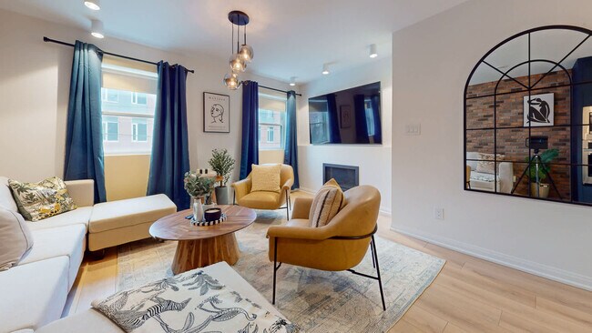 Photo - 1008 Queen St E Unit ID1227122P