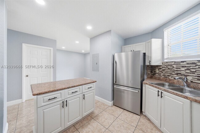 Photo - 902 SW 8th Pl