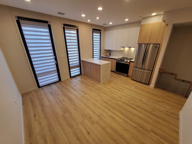 Photo - 157 W 9th St Unit 1