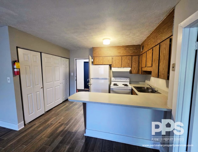 Photo - 1040 Sandtown Rd SW