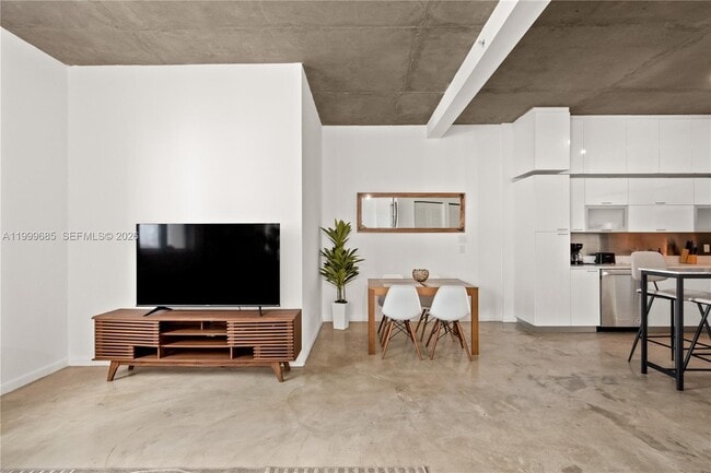 Photo - 234 NE 3rd St Unidad 1704