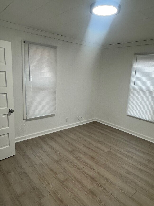 Photo - 250 Seneca St