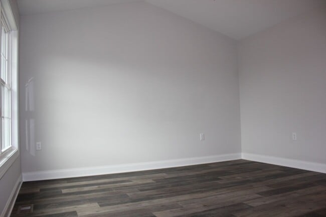 Photo - Townhouse for Rent in Crescent Ridge