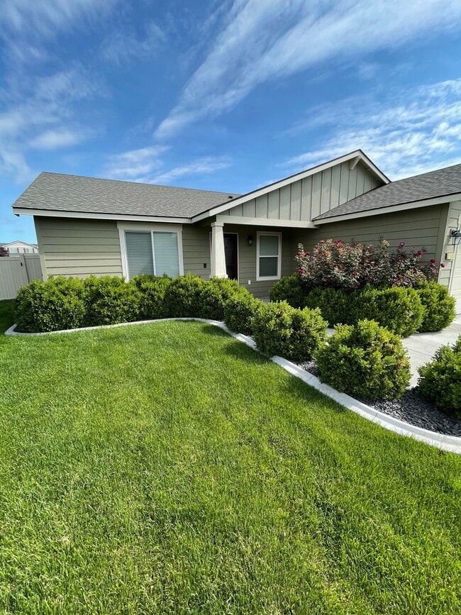 Photo - Beautiful Three Bedroom Two Bath in Kennewick