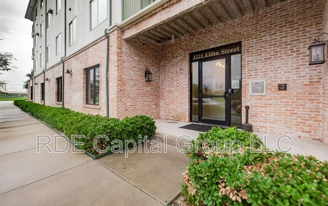 Photo - 3221 Elihu St