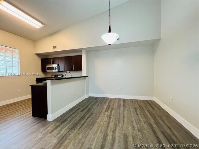 6944 SW 39th St Unit B203