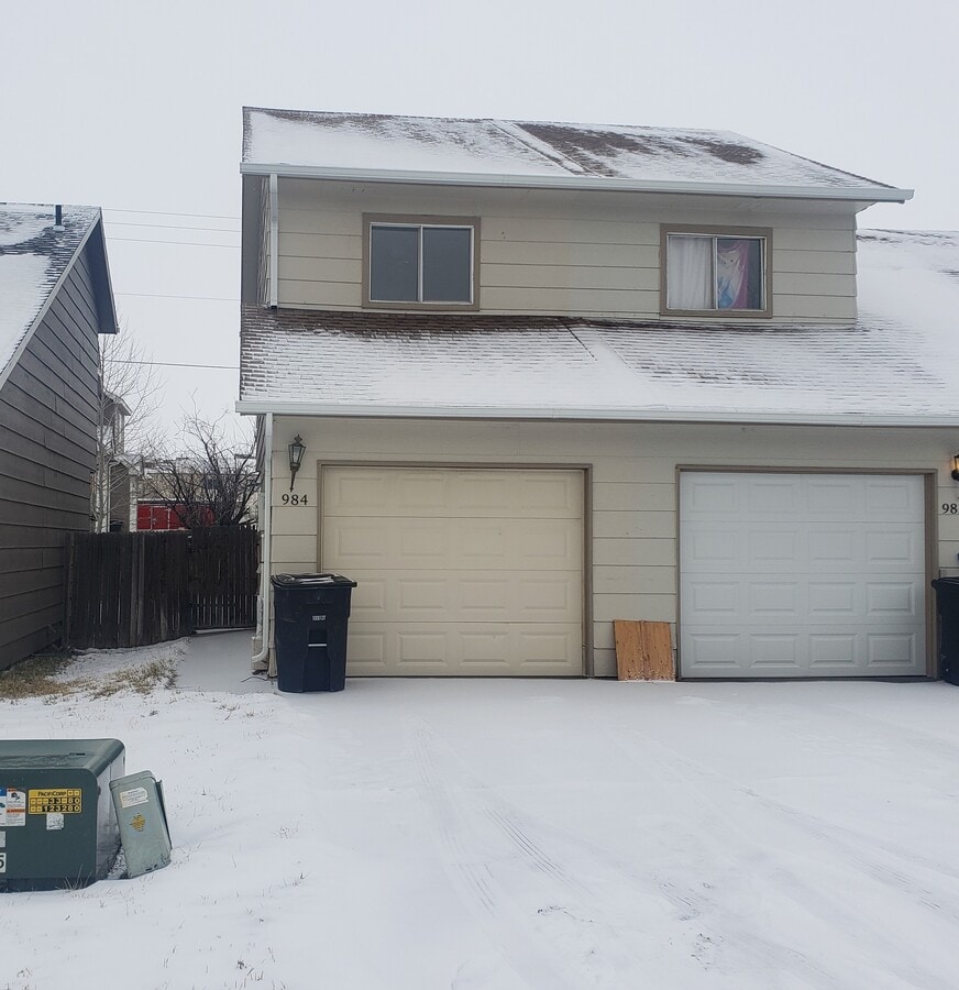 Photo - 984 Beryl St