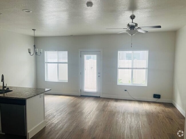 Building Photo - 2021 town home with garage and central air