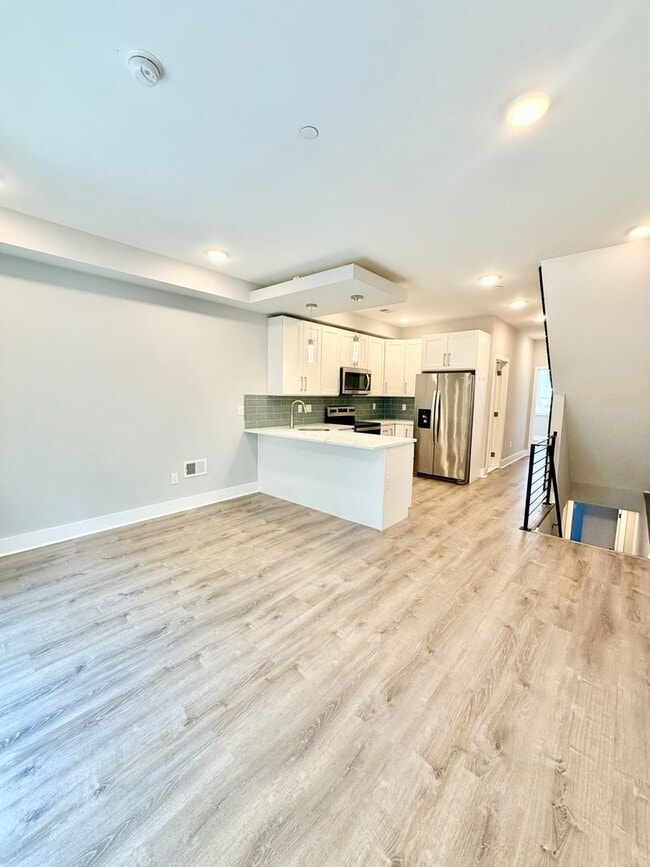 Building Photo - 1302 N Marshall St Unit 1