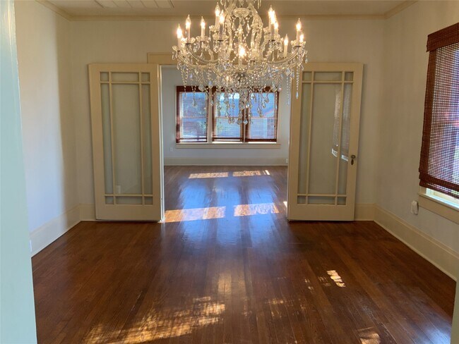 Photo - 404 W Main St