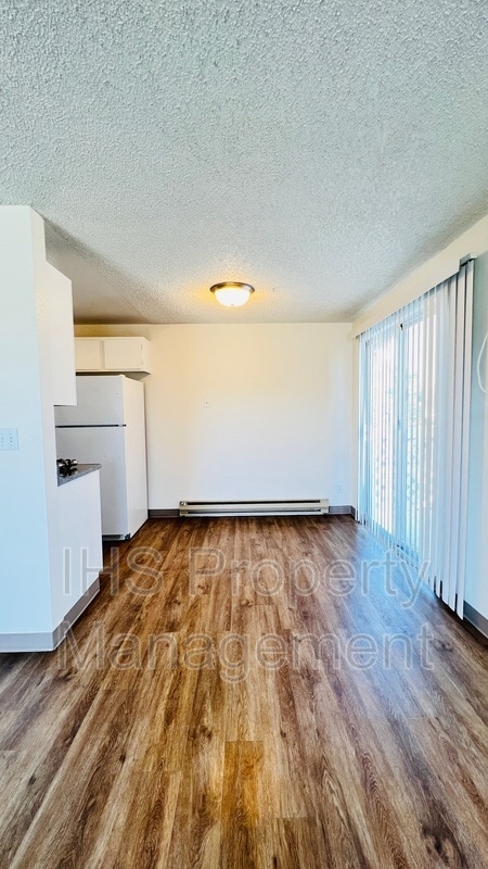 Photo - 409 Benham St Unidad I