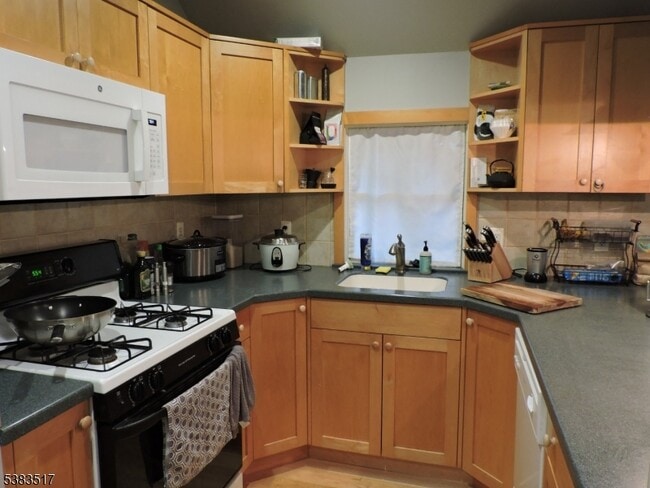 Photo - 213 Holmes St