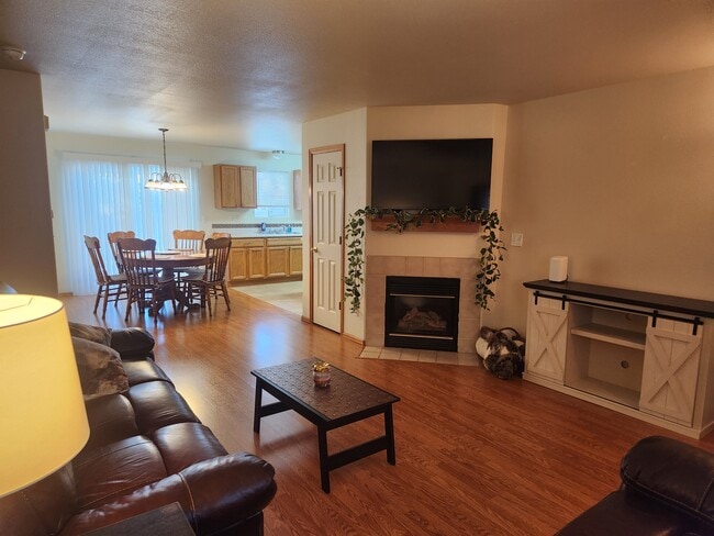 Photo - 4965 Universal Heights