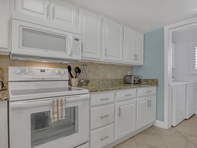 Photo - 8494 Ridgewood Ave Unidad 4304