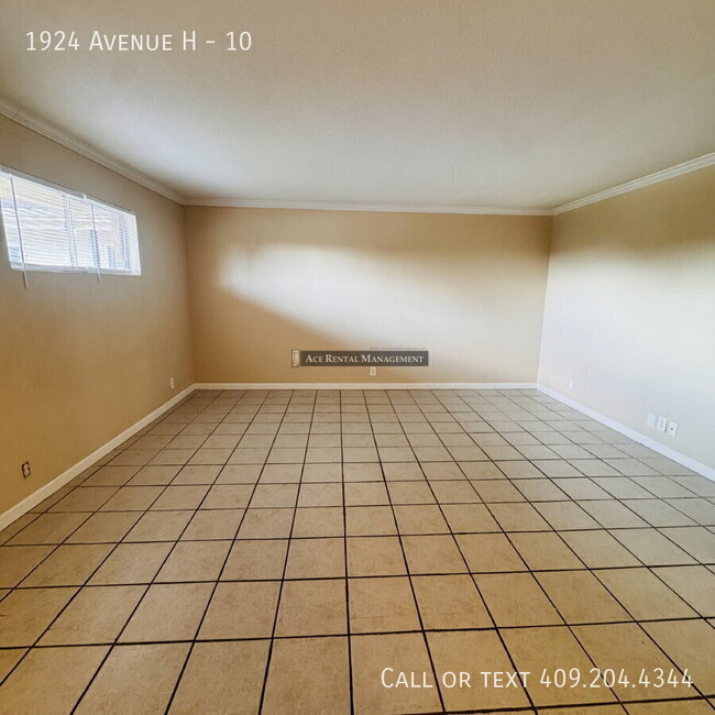 1924 Avenue H Unit 10