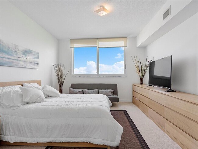 Photo - 1745 E Hallandale Beach Blvd Unidad 1001W