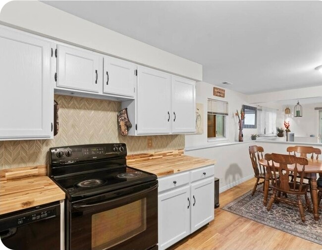 Photo - 4702 S Cathay Cir