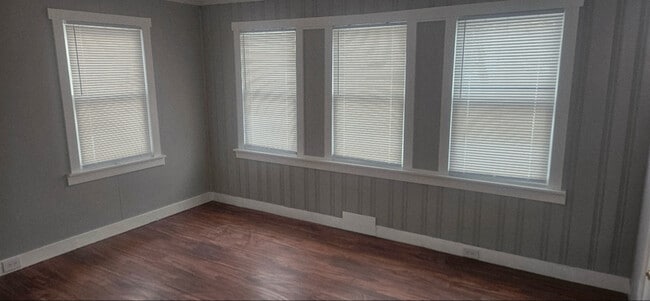 Building Photo - 10 Carter St Unit 2