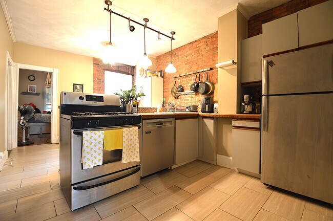 1793 Beacon St Unidad 5